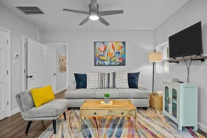 Urban Escape 3 Bed 2.5 Bath Near Wake Forest - Image 2