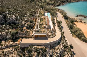 Coastal Villa Defined by Detail & Sleek Simplicity by etouri - Image 4