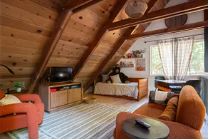 The Robin | Design Cabin, Hot Tub, Game Room, Lake - Image 3