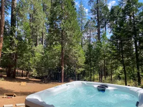 The Robin | Design Cabin, Hot Tub, Game Room, Lake - Image 4