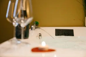 Victoria’s Suite&Spa with private parking - Image 3