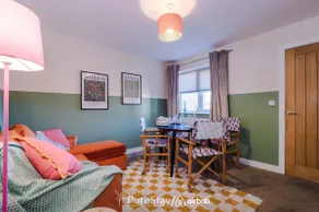 Practical 2 Bedroom House Perfect for Contractors in Grimsby by PureStay - 7 night min! - Image 2