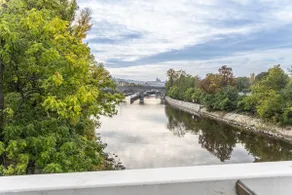 Luxury Riverside Residence with Parking, mobile AC - Image 4