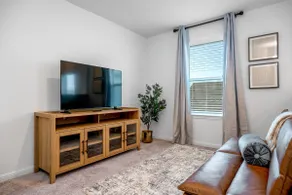Hutto Executive Suite with 4 Beds - Image 2