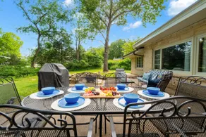 Spacious Home! Mid Century Mod-Amazing Sun Room - Image 2