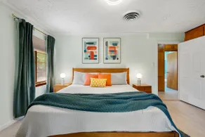 Spacious Home! Mid Century Mod-Amazing Sun Room - Image 3