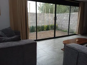 Quiet, 2 bedroom/2.5 bathroom house - Image 2