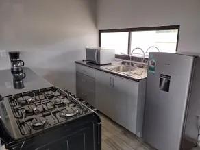 Quiet, 2 bedroom/2.5 bathroom house - Image 3