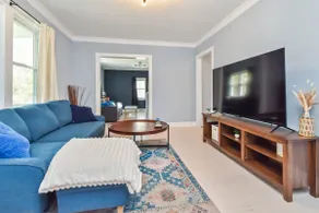 Mint: 4BR, 2BA~King Beds~Fully Fenced Yard - Image 3