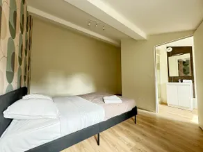 Spacious 8-bed apartment in the center of Riom - Image 4