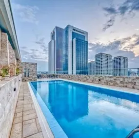 Cosmopolitan Getaway Heated Pool & Skyline Scenery - Image 1