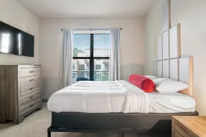 Magnificent Retreat / Atlantic Station - Image 5