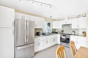 3-Bedroom Spacious Entire House/Beautiful Backyard - Image 4