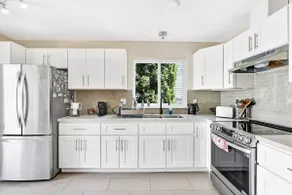 3-Bedroom Spacious Entire House/Beautiful Backyard - Image 5