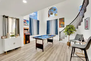 Pool retreat. 7 bedsW/ king next to strip+airport! - Image 2