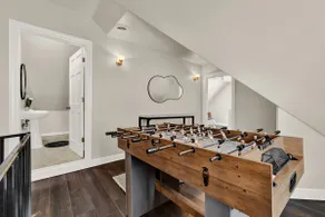 Stylish townhouse near downtown attractions - Image 4