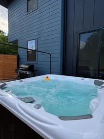 Central ATX! 16+, HotTub! Beds!, BBQ - Image 2