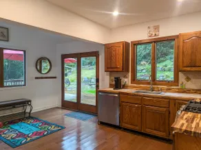 3 Acre Forest, 2 King Beds, Fireplace, BBQ & more - Image 4