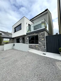 Rowing club house - Image 5