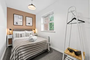 Spacious 6-bedroom house - 3 parking spaces - Superfast Wi-Fi - Close to M5 - Long-stay rates! - Image 5
