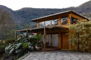 House immersed in nature - Image 3