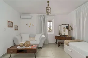 Relaxing House with Garden - Image 2