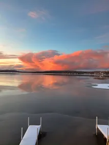 Lakefront - Private Hot Tub - Minutes to Skiing - Image 2