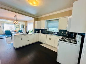 3-Bdrm, Private Yard, Historic, Prime Location - Image 3