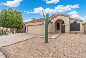 Spacious Oasis With Pool |Sleeps 6 |Two Bathrooms - Image 3
