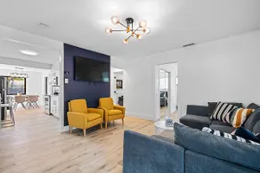 Beautiful Oasis with a heated pool! 3/2 - Image 4