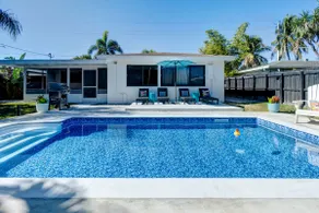 Beautiful Oasis with a heated pool! 3/2 - Image 2