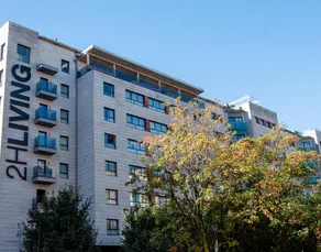 Large Apartment with Unique Style - Image 2