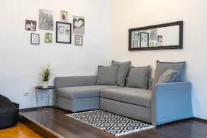 Walnut Tree Apartment - Image 4