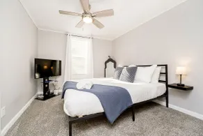 Modern 3BR 3BATH Home Near Shops & Dining Downtown - Image 2