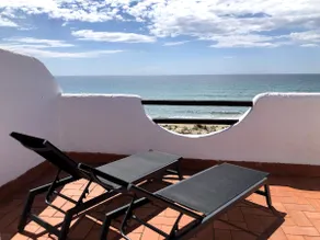 Elegant beachfront house - Image 2