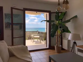 Elegant beachfront house - Image 5