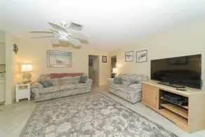 Huge Pool, Close to Beaches, Restaurants & Shops - Image 5