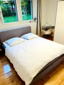 Lake View Apartment - Image 4