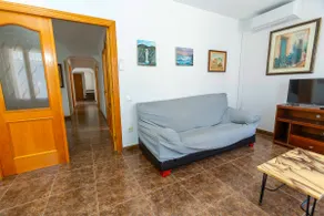 A house in the center with a large garden - Image 3