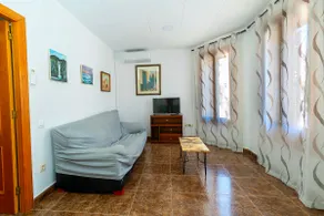 A house in the center with a large garden - Image 4