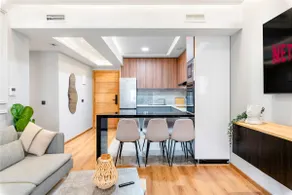 Modern Elegance in City Core - Image 5