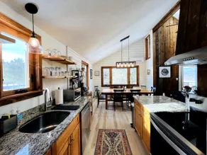 Mountain-View Getaway: Fireplace, King Beds & Toys - Image 5