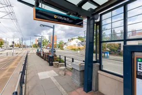 Convenient & Cozy Home- 2 Mins Walk to Light Rail - Image 2