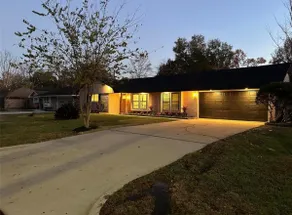 Houston Retreat w/Pool, Game Room | Sleeps 10 - Image 4