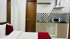 The Lodgers Studio Apartment Near Mall FiftyOne Gurugram - Image 4