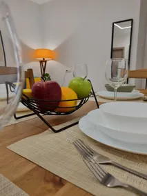 Spacious 2 BR family & couples quiet apt w balcony - Image 3