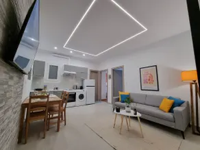 Spacious 2 BR family & couples quiet apt w balcony - Image 2