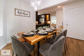 Cozy & Stylish 4bd|2BATH Home|Wifi|Long Stays| - Image 3