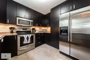 Cozy & Stylish 4bd|2BATH Home|Wifi|Long Stays| - Image 2