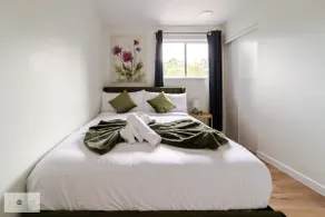 Cozy & Stylish 4bd|2BATH Home|Wifi|Long Stays| - Image 5